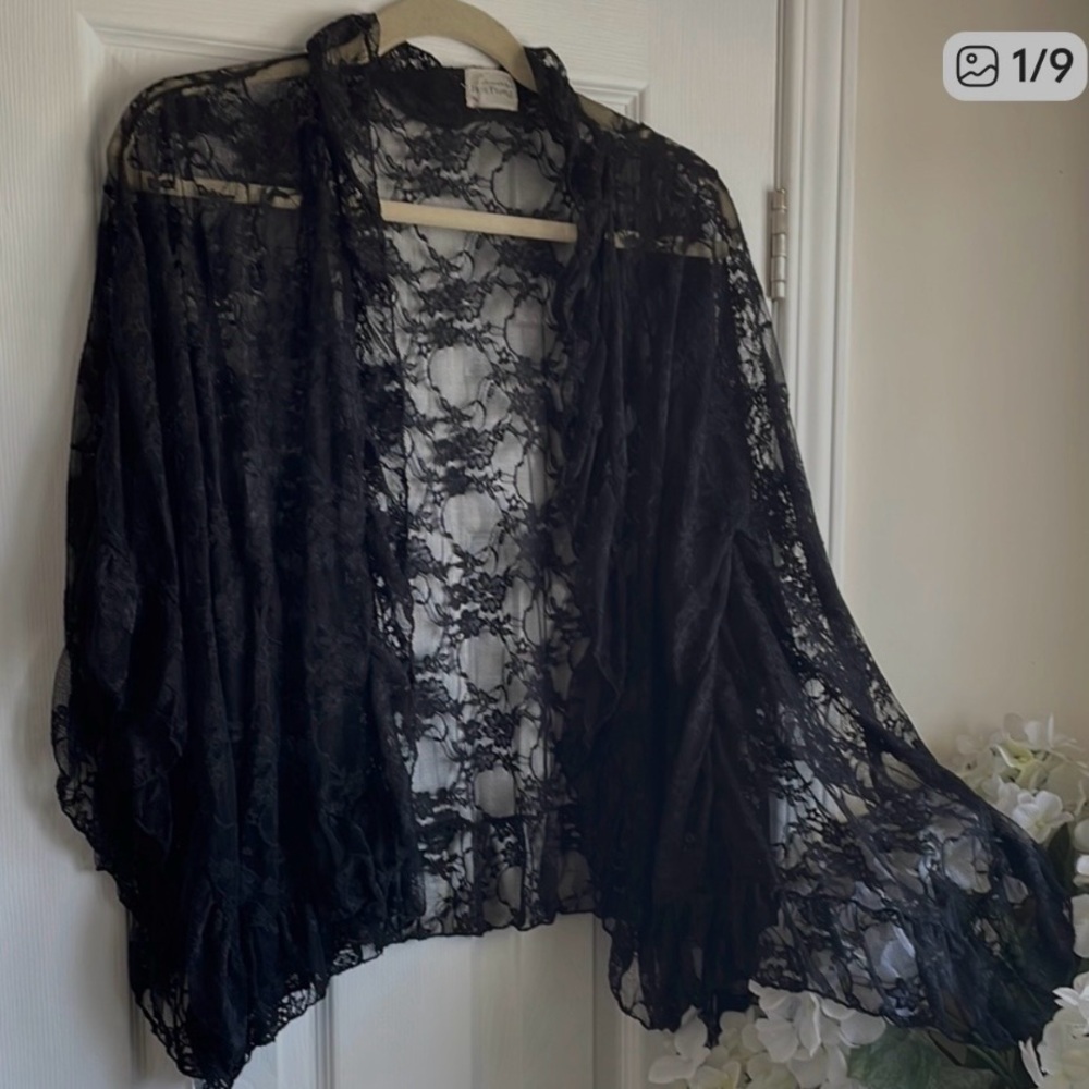 Free People Black Lace Kimono Cardigan Shrug Cape Poncho Blouse. Gorgeous!